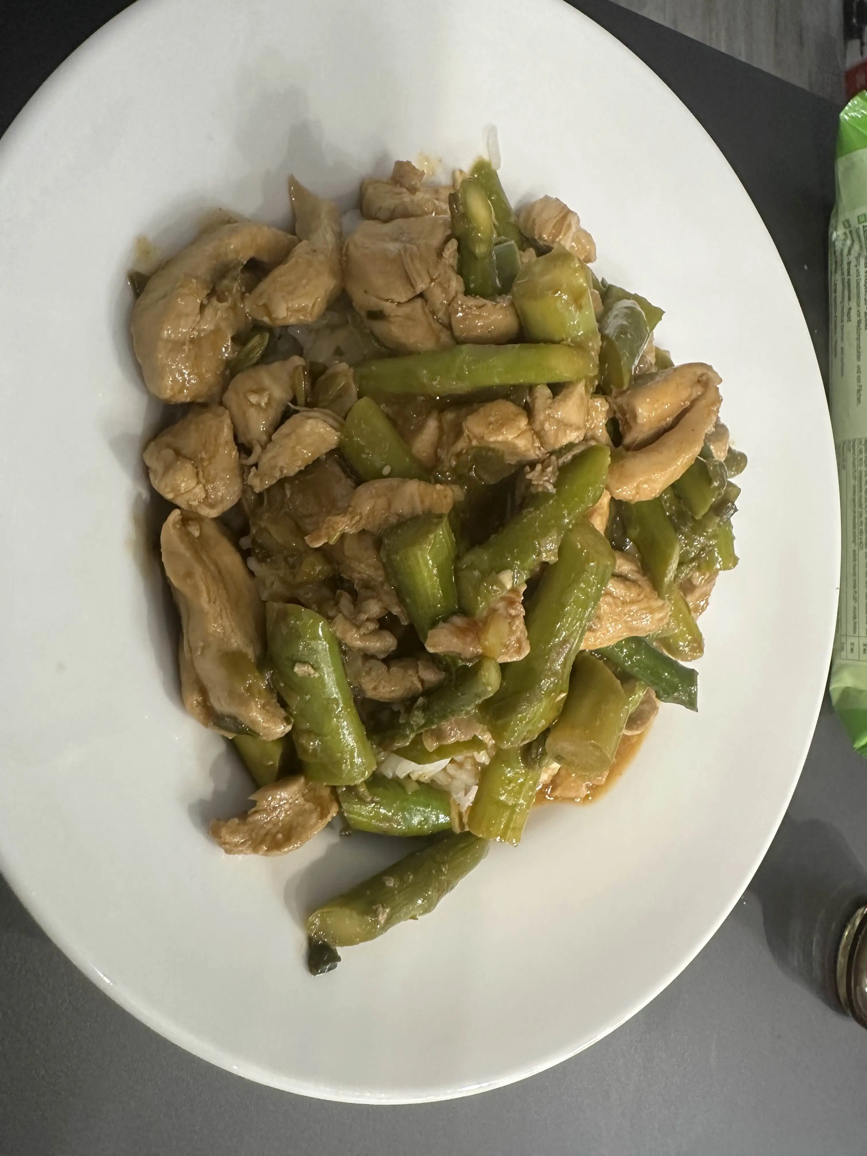 Haehnchen mit gruenem Spargel